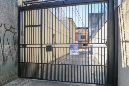 Casa à venda com 200m², 4 quartos e 1 vaga Casa à venda com 200m², 4 quartos e 1 vagaFachada