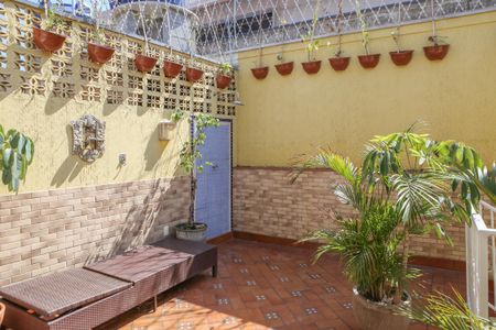 Casa à venda com 200m², 4 quartos e 1 vaga Casa à venda com 200m², 4 quartos e 1 vagaVaranda da Suíte 1