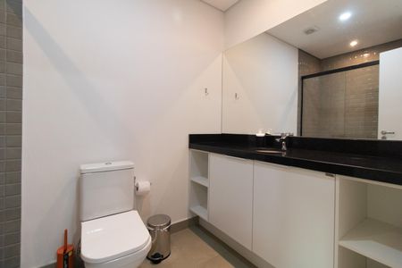 Banheiro de kitnet/studio para alugar com 1 quarto, 30m² em Centro Histórico, Porto Alegre