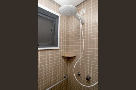 Banheiro Suíte 1 de apartamento para alugar com 2 quartos, 55m² em Floresta, Porto Alegre