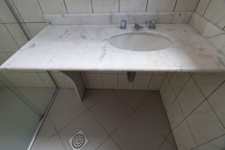 Casa para alugar com 300m², 4 quartos e 3 vagasBanheiro 1