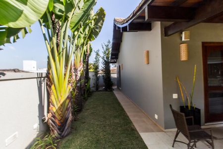 Casa de condomínio à venda com 1450m², 5 quartos e 3 vagasQuintal