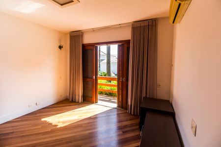 Casa de condomínio à venda com 1450m², 5 quartos e 3 vagasSuíte 1