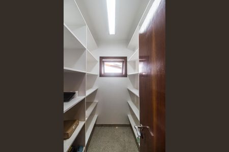 Casa de condomínio à venda com 1450m², 5 quartos e 3 vagasDespensa