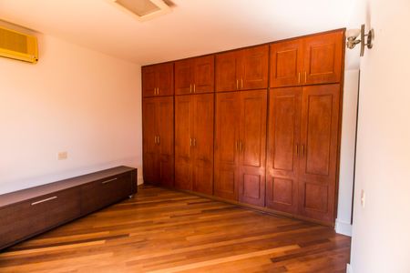 Casa de condomínio à venda com 1450m², 5 quartos e 3 vagasSuíte 1