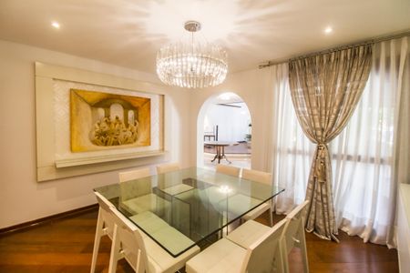 Casa de condomínio à venda com 1450m², 5 quartos e 3 vagasSala