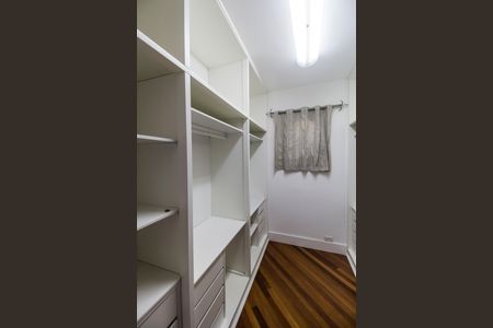 Casa de condomínio à venda com 1450m², 5 quartos e 3 vagasCloset da suíte