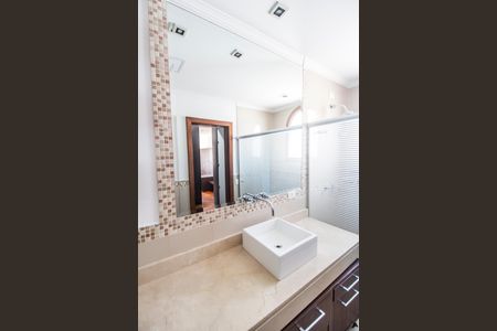 Casa de condomínio à venda com 1450m², 5 quartos e 3 vagasBanheiro da Suíte