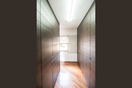 Casa de condomínio à venda com 1450m², 5 quartos e 3 vagasCloset da suíte