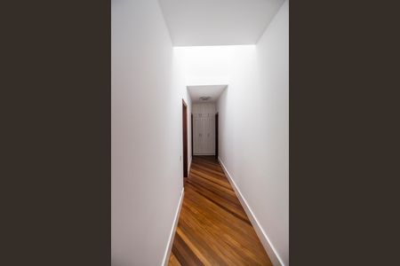 Casa de condomínio à venda com 1450m², 5 quartos e 3 vagasCorredor