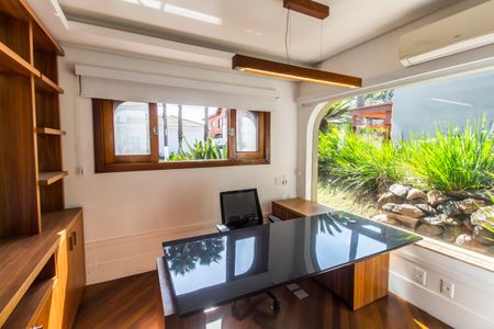 Casa de condomínio à venda com 1450m², 5 quartos e 3 vagasEscritório