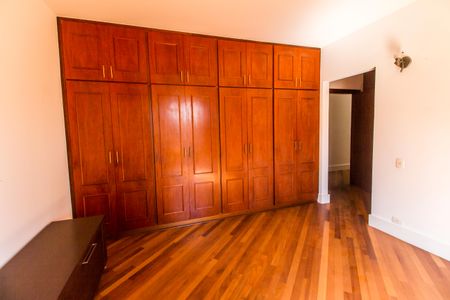 Casa de condomínio à venda com 1450m², 5 quartos e 3 vagasSuíte 1