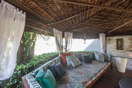 Casa de condomínio à venda com 1450m², 5 quartos e 3 vagasQuintal