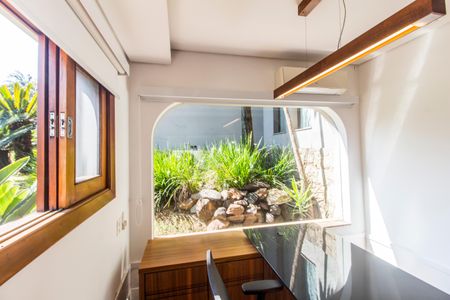 Casa de condomínio à venda com 1450m², 5 quartos e 3 vagasEscritório