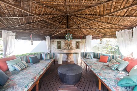 Casa de condomínio à venda com 1450m², 5 quartos e 3 vagasQuintal