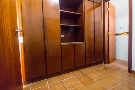 Casa de condomínio à venda com 1450m², 5 quartos e 3 vagasQuarto de Serviço