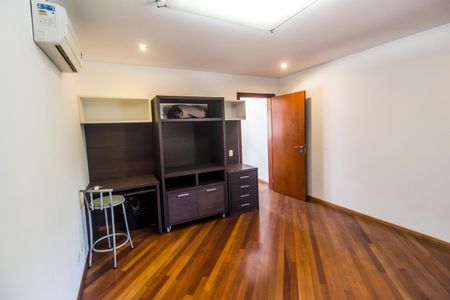 Casa de condomínio à venda com 1450m², 5 quartos e 3 vagasSuíte 5