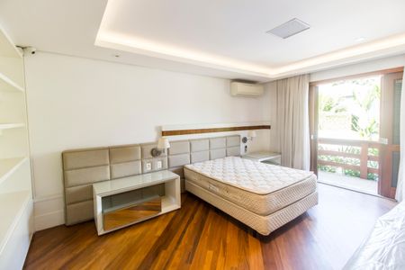 Casa de condomínio à venda com 1450m², 5 quartos e 3 vagasSuíte master