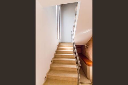 Casa de condomínio à venda com 1450m², 5 quartos e 3 vagasEscada