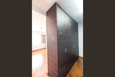Casa de condomínio à venda com 1450m², 5 quartos e 3 vagasCloset da suíte