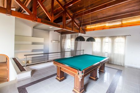 Casa de condomínio à venda com 1450m², 5 quartos e 3 vagasSala