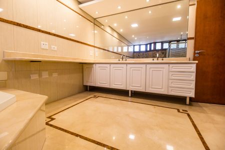 Casa de condomínio à venda com 1450m², 5 quartos e 3 vagasBanheiro da Suíte