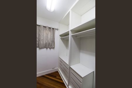 Casa de condomínio à venda com 1450m², 5 quartos e 3 vagasCloset da suíte