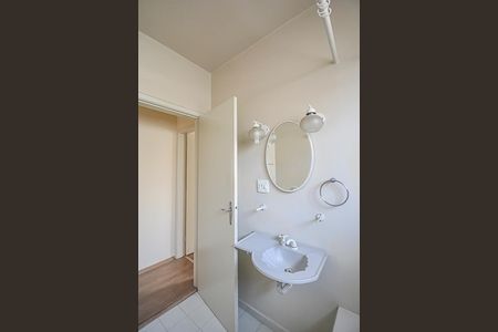 Casa à venda com 176m², 3 quartos e 2 vagasBanheiro