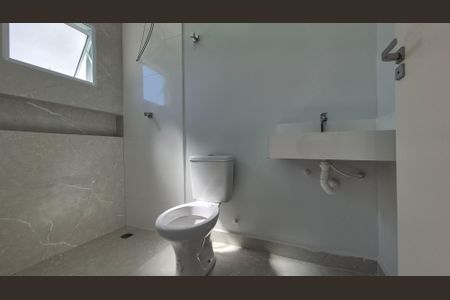 Casa à venda com 140m², 3 quartos e 2 vagasBanheiro da suíte