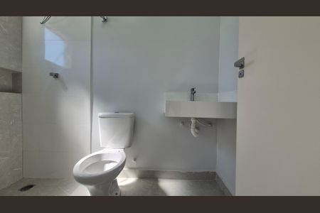 Casa à venda com 140m², 3 quartos e 2 vagasBanheiro da suíte