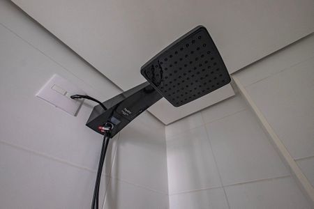 Banheiro de kitnet/studio para alugar com 1 quarto, 37m² em Pinheiros, São Paulo