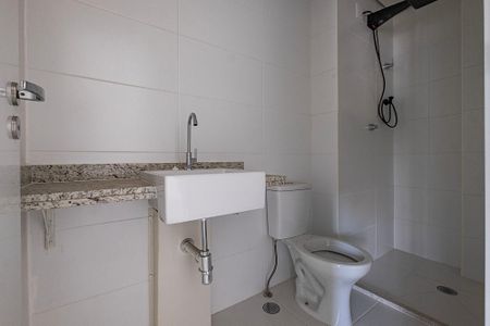 Banheiro de kitnet/studio para alugar com 1 quarto, 37m² em Pinheiros, São Paulo