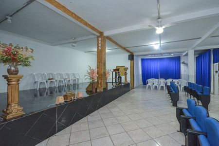 Casa à venda com 500m², 2 quartos e 3 vagas Casa à venda com 500m², 2 quartos e 3 vagasSalão