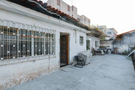 Casa à venda com 500m², 2 quartos e 3 vagas Casa à venda com 500m², 2 quartos e 3 vagasQuintal