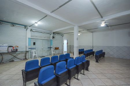 Casa à venda com 500m², 2 quartos e 3 vagas Casa à venda com 500m², 2 quartos e 3 vagasSalão