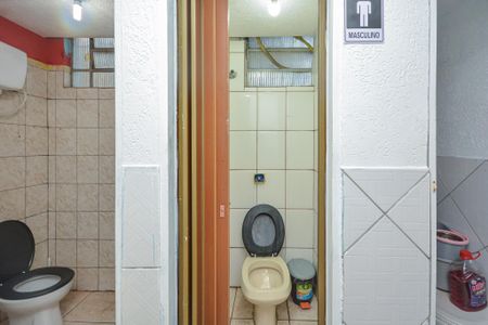 Casa à venda com 500m², 2 quartos e 3 vagas Casa à venda com 500m², 2 quartos e 3 vagasBanheiro de Serviço