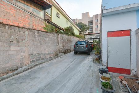 Casa à venda com 500m², 2 quartos e 3 vagas Casa à venda com 500m², 2 quartos e 3 vagasGaragem