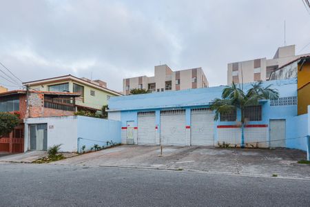 Casa à venda com 500m², 2 quartos e 3 vagas Casa à venda com 500m², 2 quartos e 3 vagasFachada