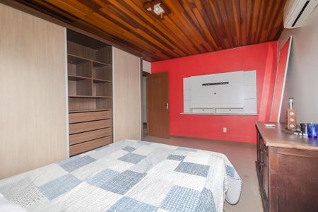 Casa à venda com 870m², 3 quartos e 6 vagas Casa à venda com 870m², 3 quartos e 6 vagasSuíte