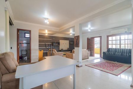 Casa à venda com 870m², 3 quartos e 6 vagas Casa à venda com 870m², 3 quartos e 6 vagasSala