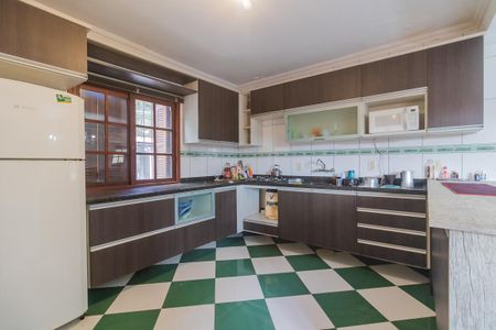 Casa à venda com 870m², 3 quartos e 6 vagas Casa à venda com 870m², 3 quartos e 6 vagasCozinha