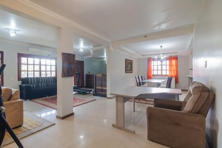 Casa à venda com 870m², 3 quartos e 6 vagas Casa à venda com 870m², 3 quartos e 6 vagasSala