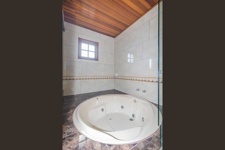 Casa à venda com 870m², 3 quartos e 6 vagas Casa à venda com 870m², 3 quartos e 6 vagasBanheiro da Suíte