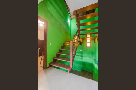 Casa à venda com 870m², 3 quartos e 6 vagas Casa à venda com 870m², 3 quartos e 6 vagasEscada