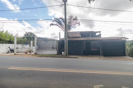 Casa à venda com 870m², 3 quartos e 6 vagas Casa à venda com 870m², 3 quartos e 6 vagasFachada