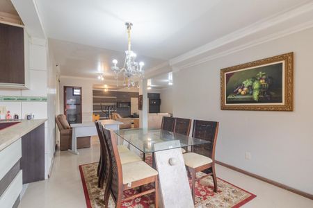 Casa à venda com 870m², 3 quartos e 6 vagas Casa à venda com 870m², 3 quartos e 6 vagasSala de Jantar