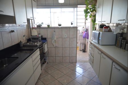 Apartamento à venda com 150m², 3 quartos e 2 vagasCozinha