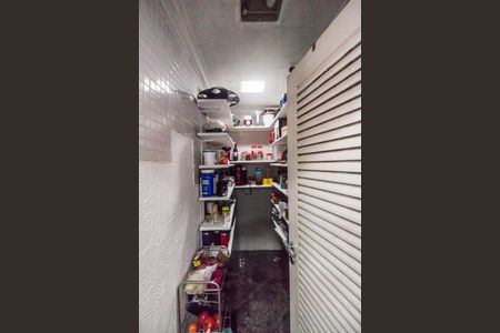 Casa de condomínio à venda com 695m², 5 quartos e 6 vagasDespensa