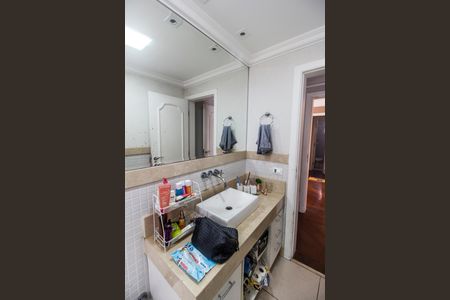 Casa de condomínio à venda com 695m², 5 quartos e 6 vagasBanheiro da Suíte