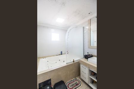 Casa de condomínio à venda com 695m², 5 quartos e 6 vagasBanheiro da Suíte 3